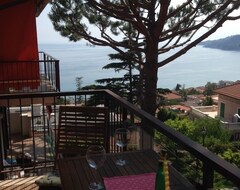 Toàn bộ căn nhà/căn hộ 85sqm holiday flat, in a park with pool, close to the sea (Ospedaletti, Ý)
