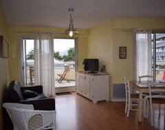 Cijela kuća/apartman Renovated Apartment Located Beach Of Trestraou In Perros-guirec (Perros-Guirec, Francuska)