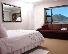 Hotel 15 On Penguin (Simons Town, South Africa)