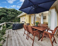 Toàn bộ căn nhà/căn hộ Surfer'S Sunshine Cottage - Piha Holiday Home (Piha, New Zealand)