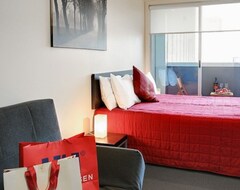 Otel Plum Collins Street Serviced Apartments (Melbourne, Avustralya)