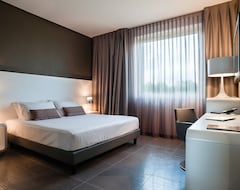 Khách sạn 8Piuhotel (Lecce, Ý)