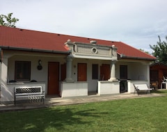 Otel Villa Suzy (Zamárdi, Macaristan)