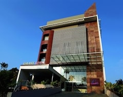 Khách sạn Paravoor Galaxy Hotel