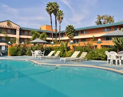 Hotel Super 8 By Wyndham Pasadena/La Area (Pasadena, Sjedinjene Američke Države)