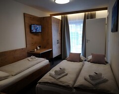Hotelli Family Room With Shower, Wc - Hotel Aschauer Hof (Kirchberg, Itävalta)