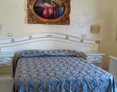 Otel Riva Del Sole Rooms (Porto Cesareo, İtalya)