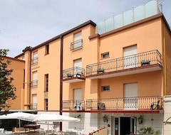 Khách sạn Hotel Riposo (Cesenatico, Ý)