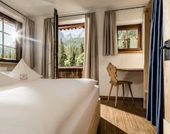 Khách sạn Mountain Resort Patzenfeld (Sexten, Ý)