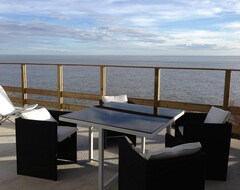 Hele huset/lejligheden Breathtaking Sea View House With Quiet Terrace (Meschers-sur-Gironde, Frankrig)