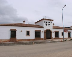 Căn hộ có phục vụ Apartamentos Turisticos - Hostal Los Alisos (Aliseda, Tây Ban Nha)