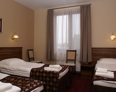 فندق Hotel Belfort (Piątnica, بولندا)