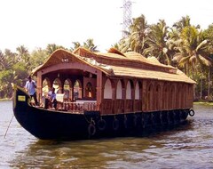 Hotelli Indraprastham Houseboats (Kumarakom, Intia)