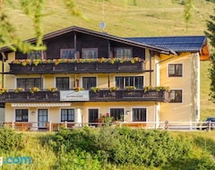Khách sạn Almhaus Alpenrose (Strobl, Áo)