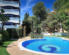 Hotel UHC Les Ones Family Complex (Salou, Spain)