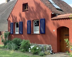 Koko talo/asunto Charming Cottage With Walled Garden (Fehrbellin, Saksa)