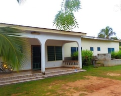 Khách sạn Twitter Paradise Guest House (Cape Coast, Ghana)