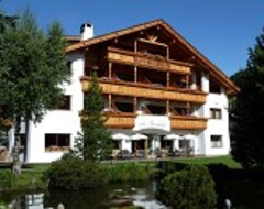 Khách sạn Arnaria (St. Ulrich, Ý)