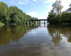 Khách sạn Big Ds Pond & North Branch Of The Potomac River Camping. (Cumberland, Hoa Kỳ)