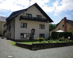 Otel Ferienwohnung  In Ernst Direkt Neben Cochem A.d. Mosel (Ernst, Almanya)