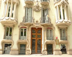 Hotel Apartamentos Gran Vía Bassols (Barcelona, Spain)