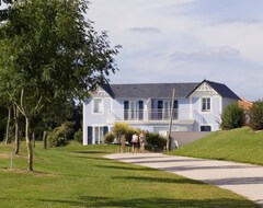 Koko talo/asunto Spacious, Bright, Serene House With Terrace On The Golf Course! (Saint-Gilles-Croix-de-Vie, Ranska)
