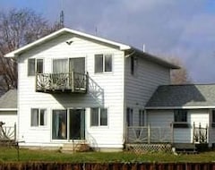 Entire House / Apartment Water Front Family Friendly (Standish, USA)