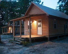 Hele huset/lejligheden Enjoy A Creek-side Cabin And Sugar White Sandbars On Red Creek! (Perkinston, USA)