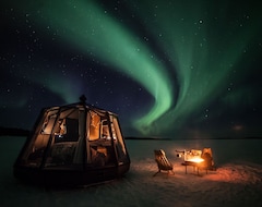 Entire House / Apartment Yggdrasil Igloo Water Huts (Töcksfors, Sweden)