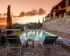 Hotelli Cosy Apartment In Villa With Wifi, A/c, Pool, Tv, Patio, Washing Machine, Panoramic View, Parking (Pescaglia, Italia)