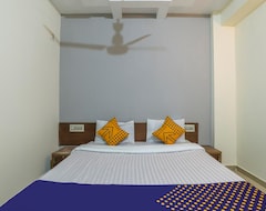 Khách sạn Hotel divya palace (Ahmedabad, Ấn Độ)