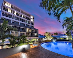 Khách sạn Sunshine Tower Hotel (Cairns, Úc)