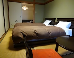 Hotelli Ryokan Izuna (Atami, Japani)