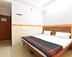 Khách sạn SPOT ON 39866 Hotel Dhruvathara (Tirupati, Ấn Độ)