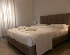 Hotel Veronajourneys (Verona, Italy)