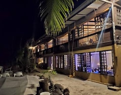 Otel Blue Beach Home (Lian, Filipinler)