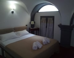 Hele huset/lejligheden NapulÈ Apartment Is Located In The Heart Of The Ancient Center Of Naples (Napoli, Italien)