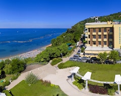 Hotel Promenade (Gabicce Mare, Italia)