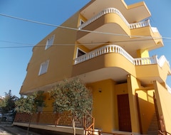 Khách sạn Yellow City (Saranda, Albania)