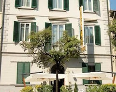 Khách sạn Ondina (Viareggio, Ý)