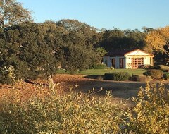 Tüm Ev/Apart Daire Darling Cottage On The Edge Of A Private Lake ~ Only 5 Minutes From Town (Paso Robles, ABD)