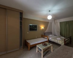 Casa/apartamento entero SEMIRAMIS SUITES with pool and private jacuzzi (Kalamata, Grecia)