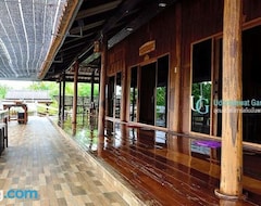 Koko talo/asunto Baanswn`udmswasdi `amphwaa (Samut Songkhram, Thaimaa)