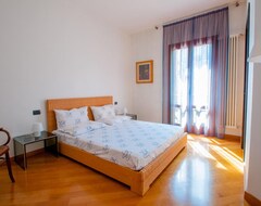 Entire House / Apartment Casa 50 (Milan, Italy)