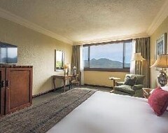 The Cascades Hotel At Sun City Resort (Pilanesberg National Park, Sudáfrica)