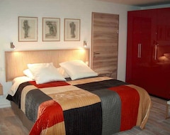 Hotel 5 Lasserre (Moulon, France)