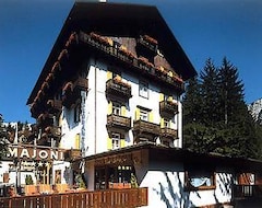 Khách sạn Hotel Majoni (Cortina d'Ampezzo, Ý)