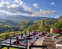 Guesthouse Akasha Retreat - Nature, Yoga & Wellness, Healthy Food & Drinks (Moieciu, Romania)
