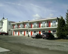 Hotel Almo Court Motel (Cranbrook, Canadá)