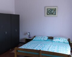 Căn hộ có phục vụ Apartments Japuncic (Karlobag, Croatia)